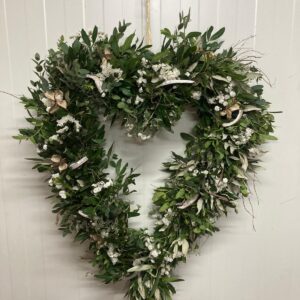 Groene Hartenkrans met Witte Accenten