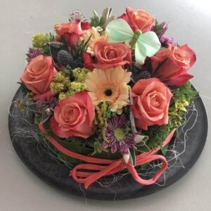 Vrolijk Bloemenplateau met Rozen en Gerbera