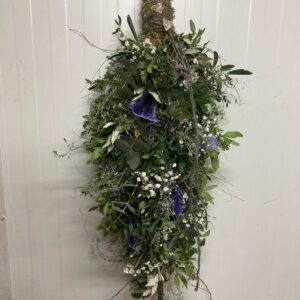 Groene Hanger met Blauwe Accenten en Mosdetail